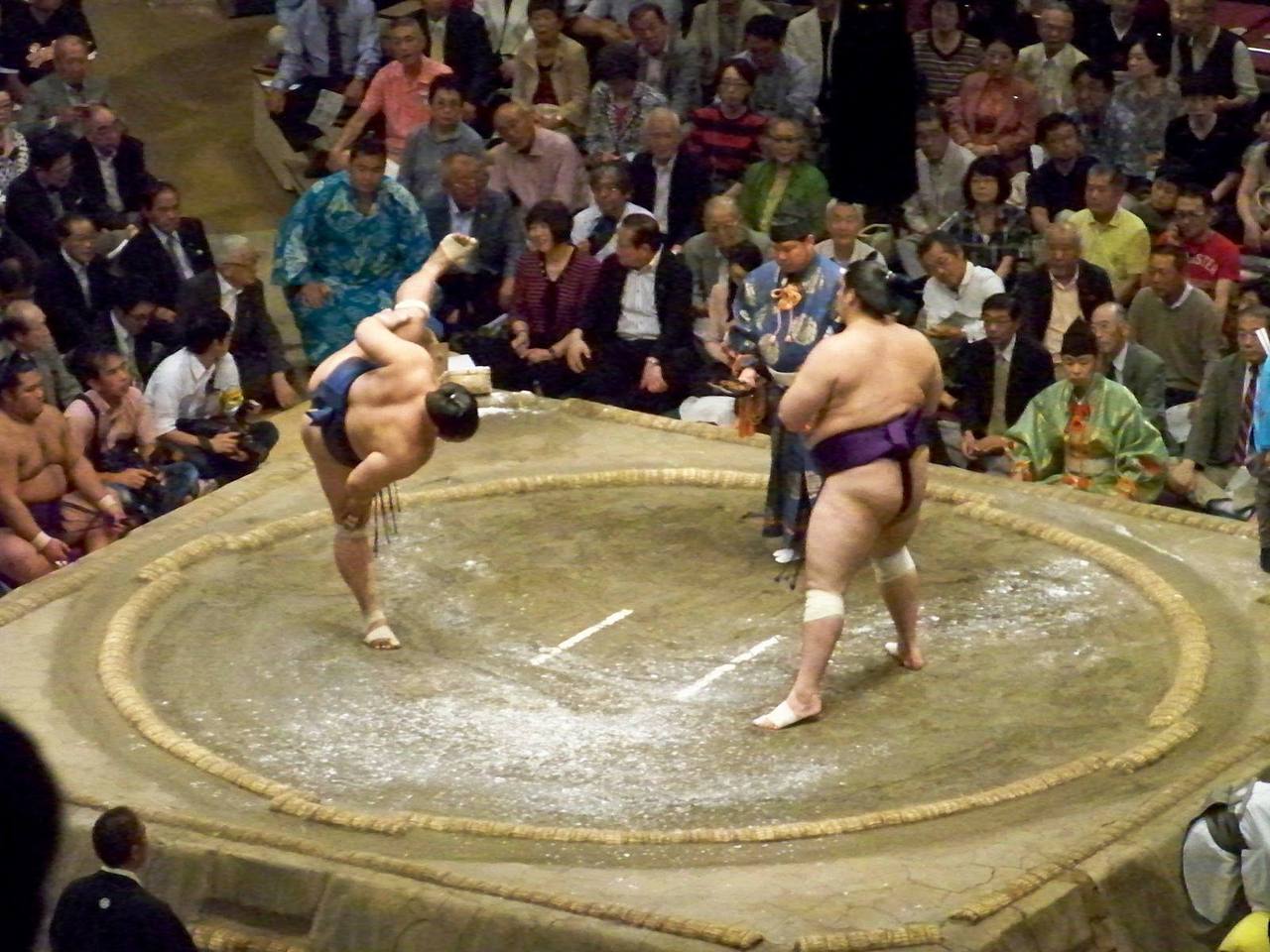 Sumo al gran Ryogoku Kokugikan